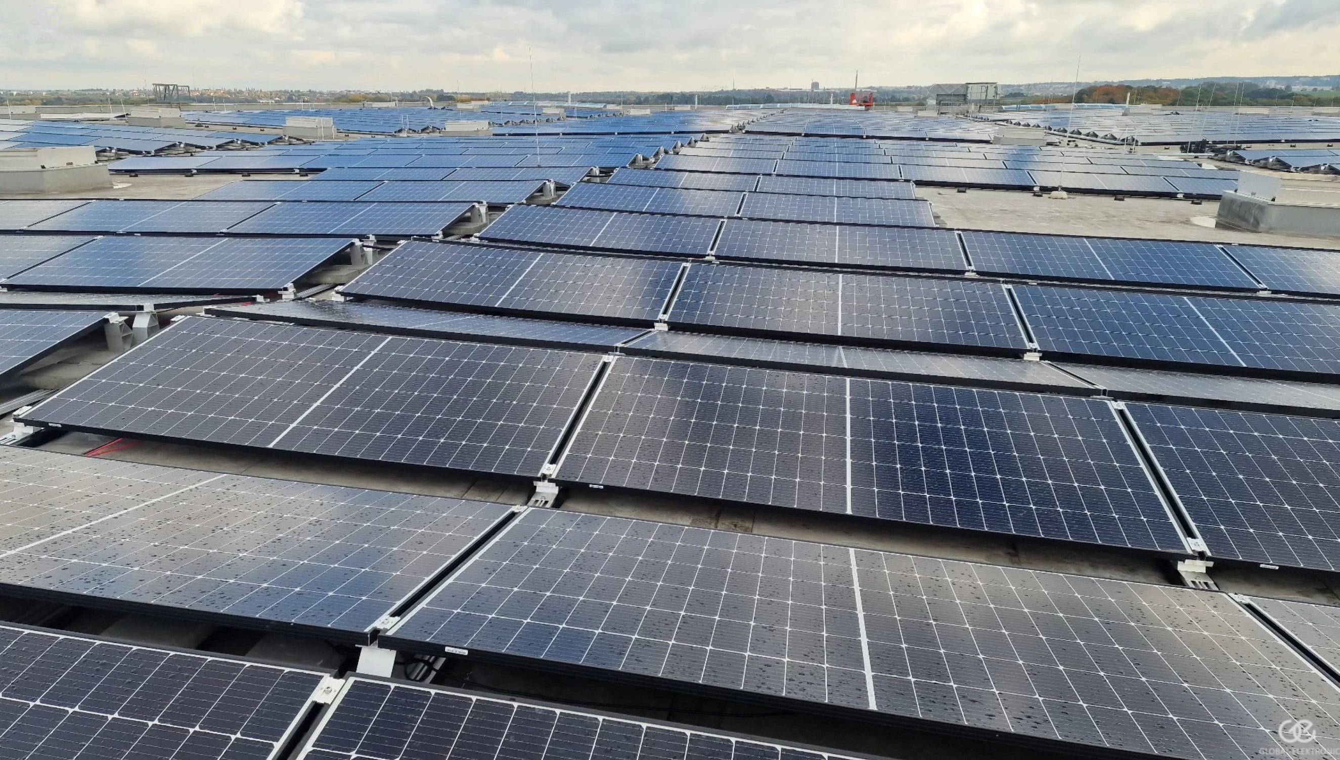 Fotovoltaika pro firmy a obce – střešní instalace s důrazem na návrh, bezpečnost a připojení