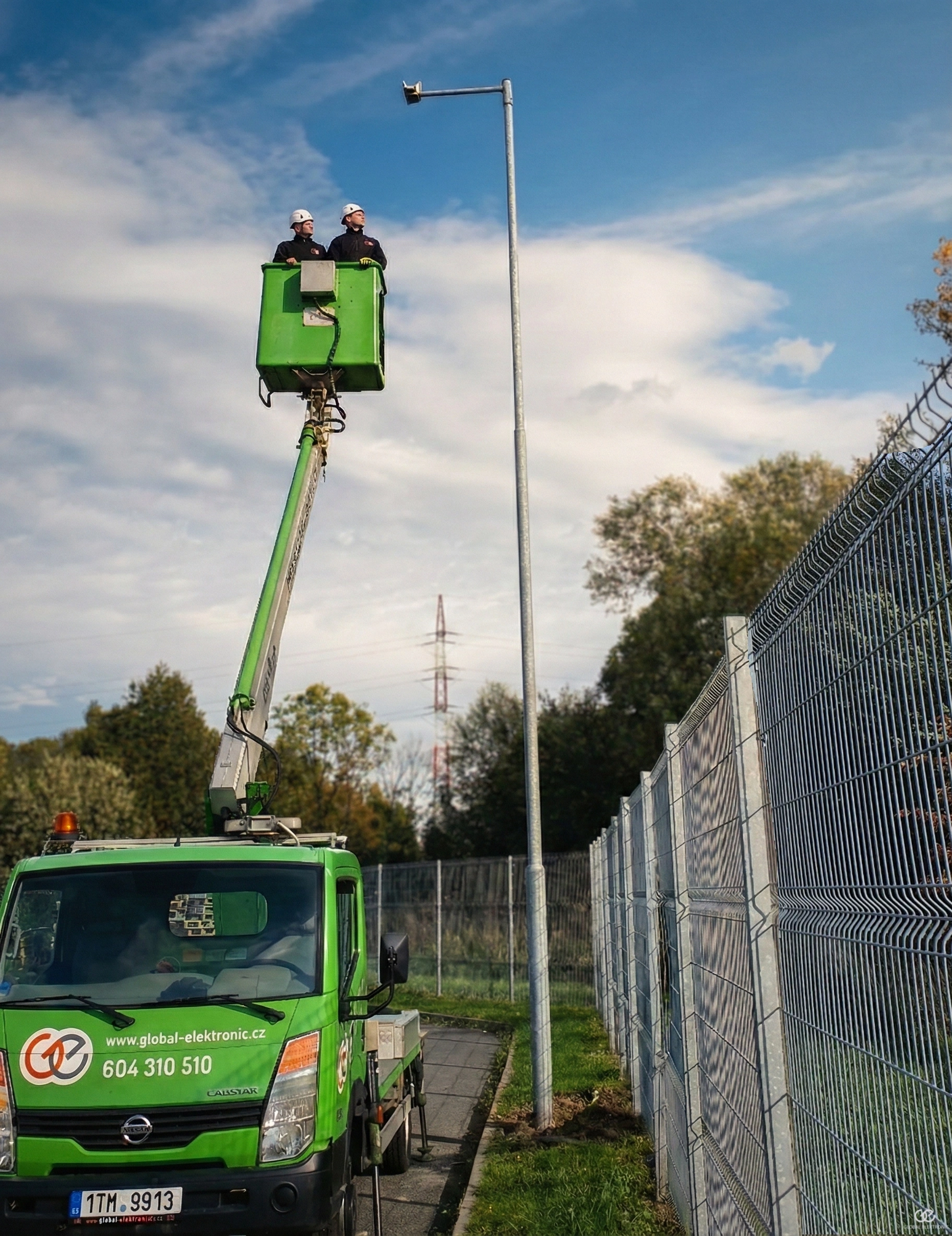 Práce ve výšce – elektroinstalace a servis v terénu